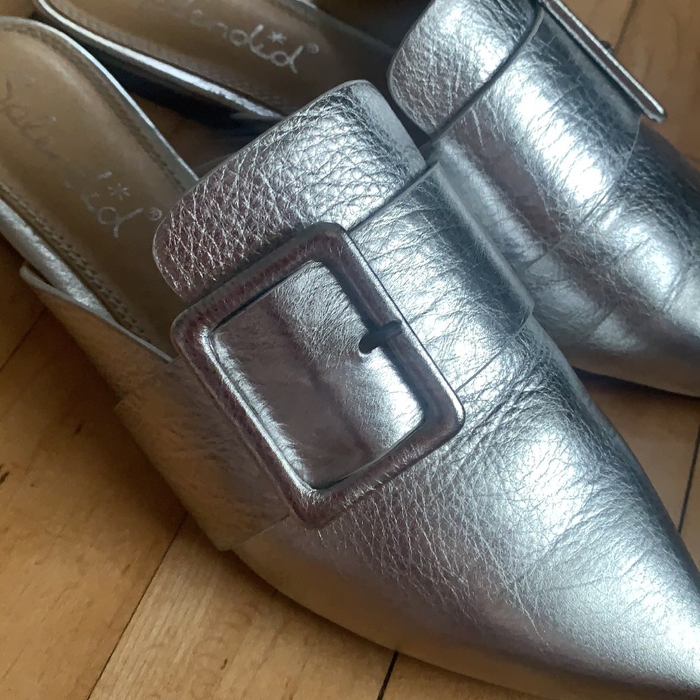 Silver Slides W/buckle 💀 - Picture 7 of 8